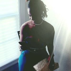 Meet your Posher, Edietai